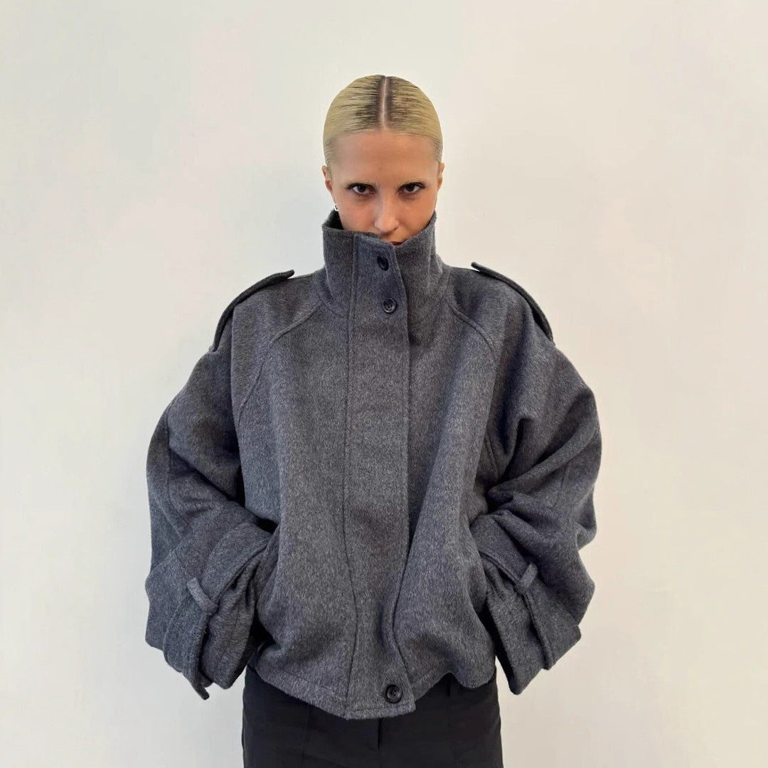 Damen nan kurzer Wollmix-Blouson mit hohem Stehkragen, Schulterpatten und voluminösen Ballonärmeln Echo Archiv