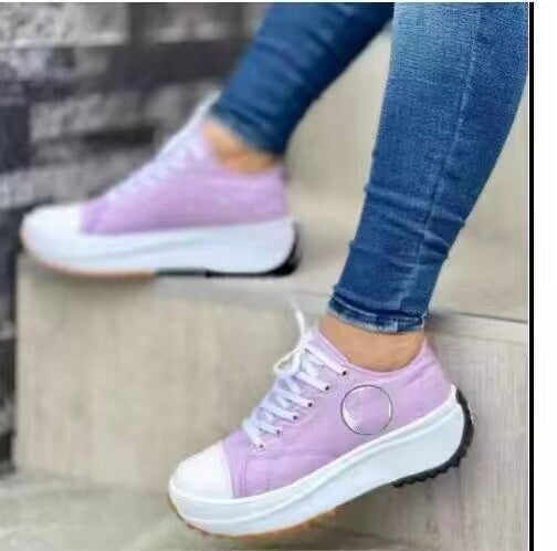 Damen Plateau-Canvas-Sneaker mit verstärkter Zehenkappe, profilierter Gummisohle und gepolstertem Schaft – Névara