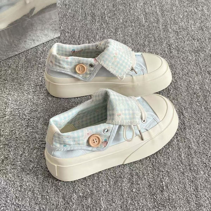 Damen Modische Sneakers mit besonderen Knopf-Details und verspieltem Karomuster Echo Archiv