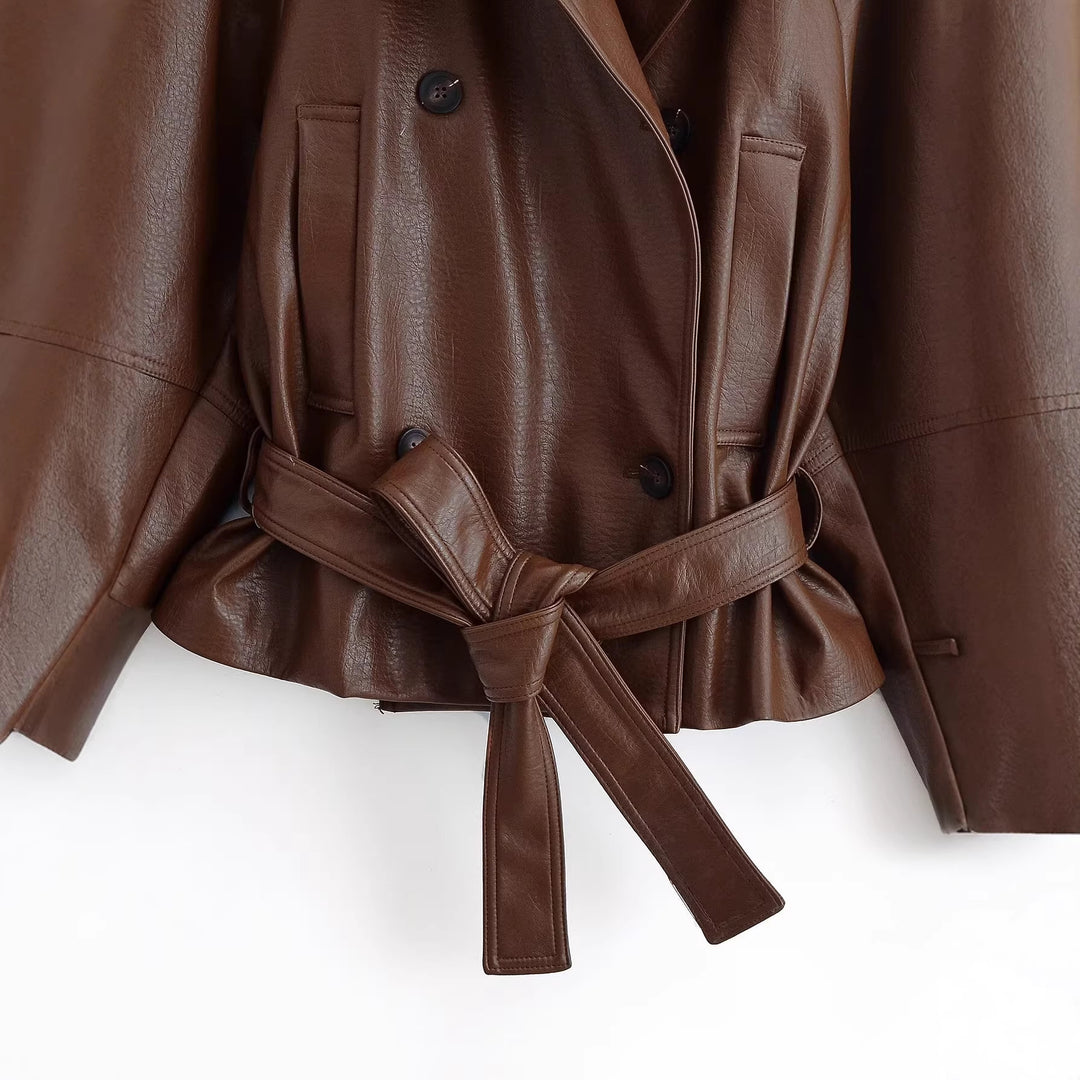 Damen Kurz geschnittener Kunstleder-Trenchcoat mit Bindegürtel und doppelreihiger Knopfleiste Echo Archiv