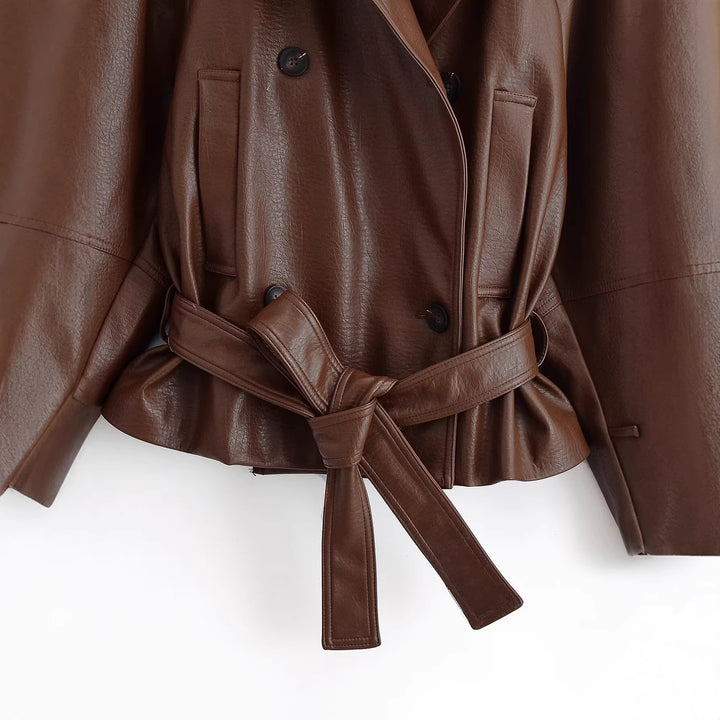 Damen Kurz geschnittener Kunstleder-Trenchcoat mit Bindegürtel und doppelreihiger Knopfleiste Echo Archiv