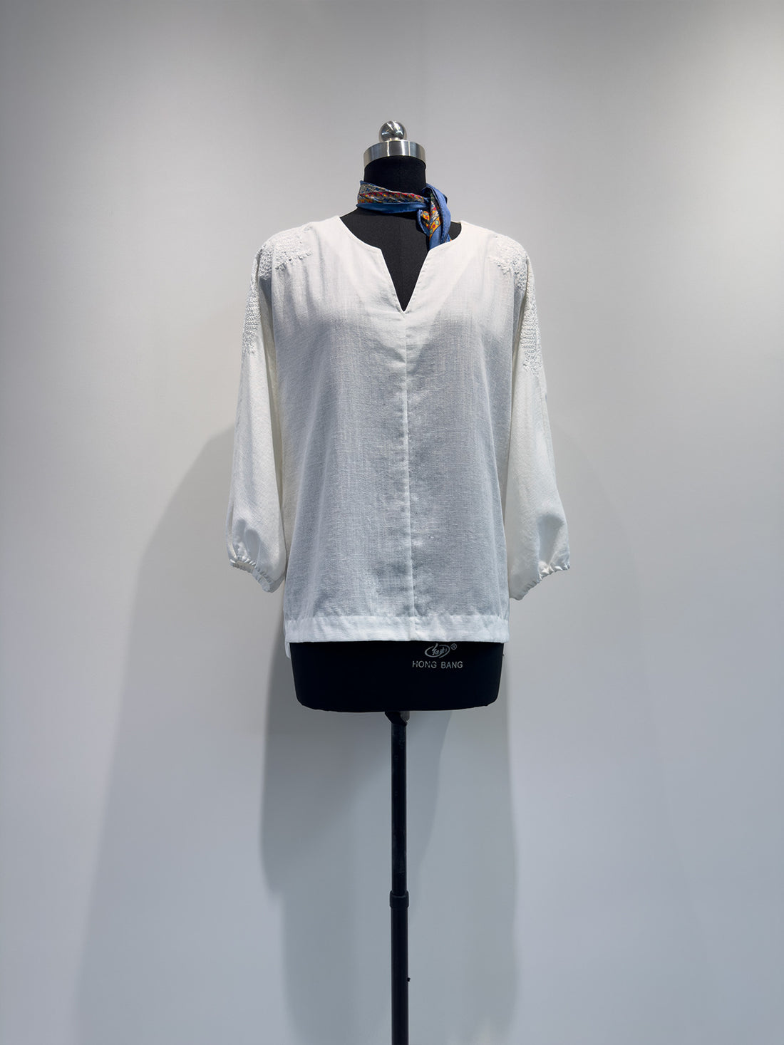 Damen bestickte V-Ausschnitt Bluse – Élovi