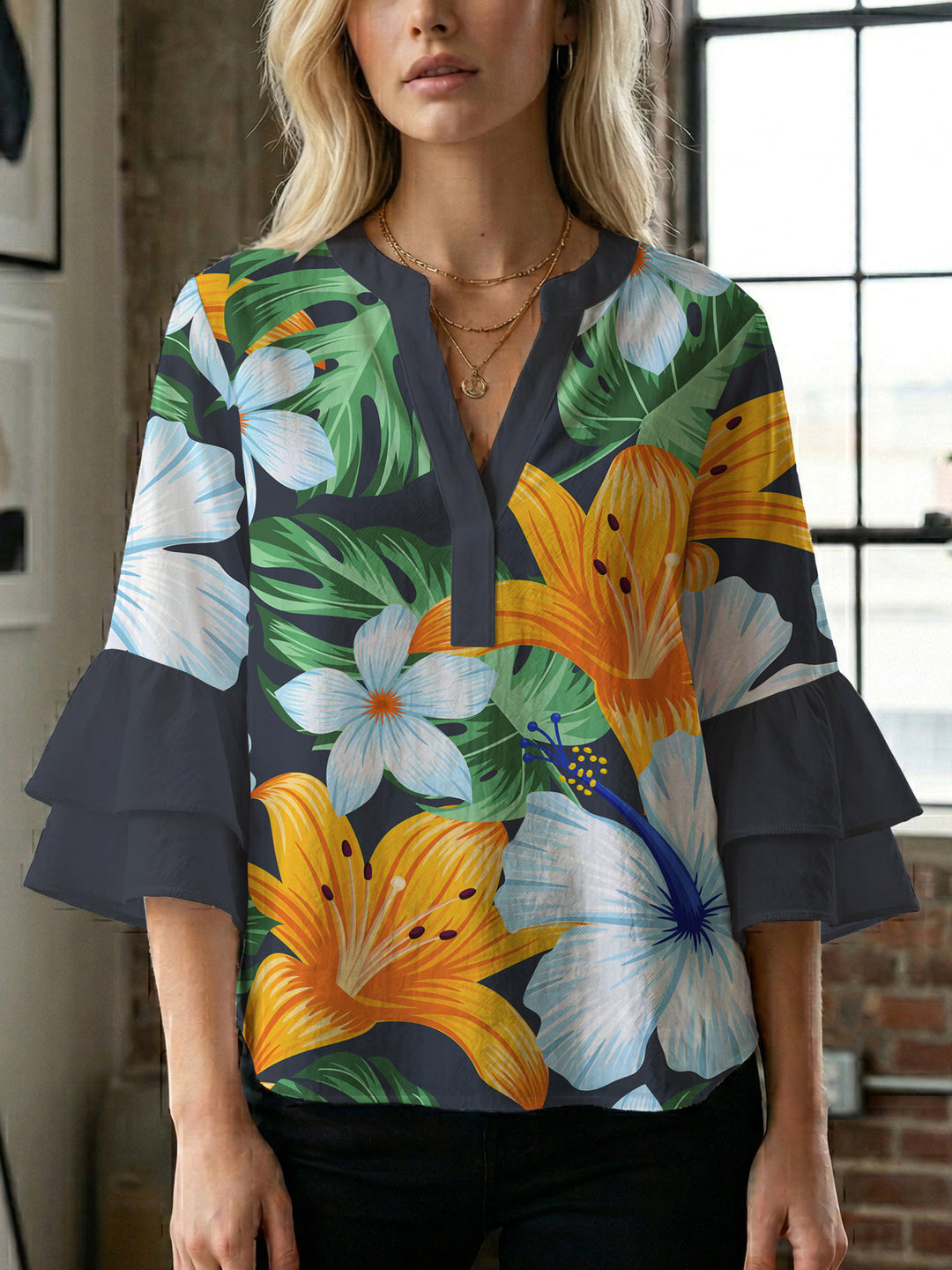 Damen Bluse mit voluminösen Rüschenärmeln und floralem Druck Echo Archiv