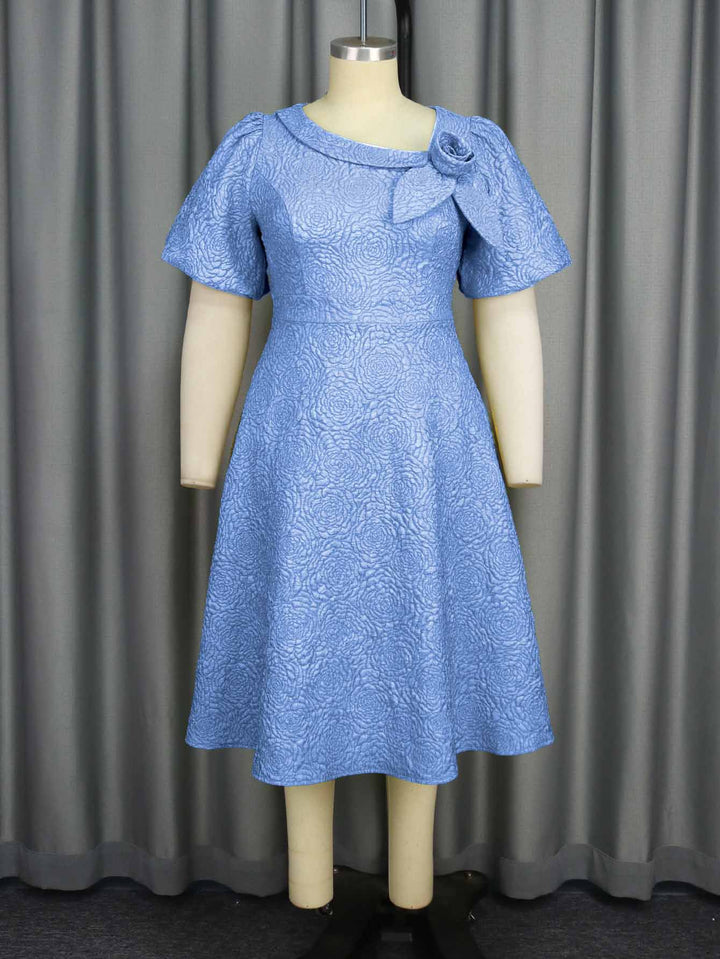 Damen Kleid mit elegantem Blumendruck und dekorativer Schleifenverzierung Echo Archiv