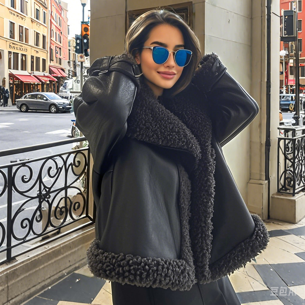 Damen Kurz geschnittene Aviator-Lederjacke mit Teddyfutter, großem Kragen und Oversize-Silhouette Echo Archiv