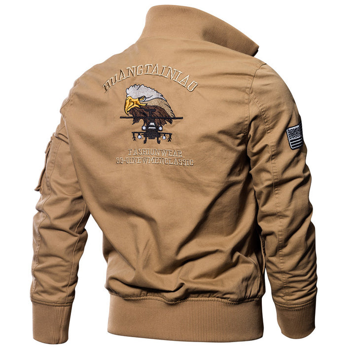 Herren nan vintage-inspirierte Pilotjacke aus Canvas mit gestickten Emblemen, verdecktem Reißverschluss und taktischen Brusttaschen Echo Archiv