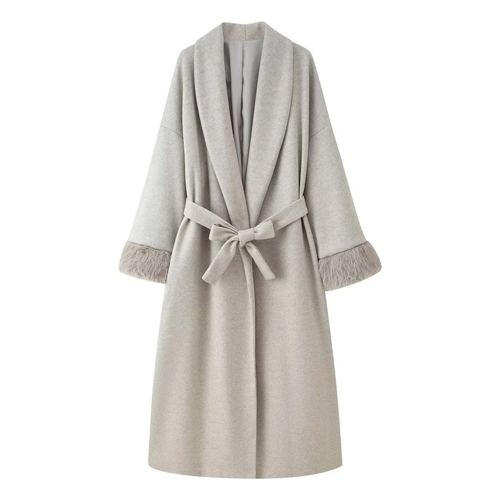 Damen oversize Mantelrobe mit weitem Schalkragen, Taillenband und Fauxfur-Manschetten – Montévia