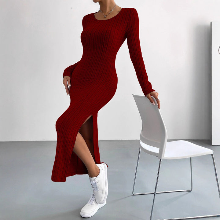 Damen figurbetontes Rippenstrick-Midikleid mit schmaler Silhouette, Rundhalsausschnitt und seitlichem Oberschenkelschlitz – Élara
