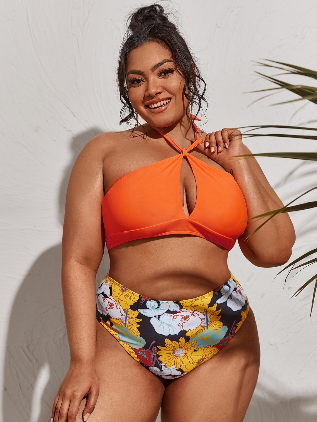 Damen Bikini-Set mit innovativem Schnitt und floralen Akzenten Echo Archiv