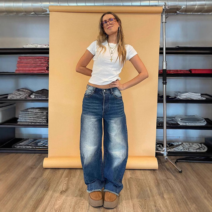 Damen nan weite Baggy-Jeans mit tiefer Schrittnaht, markanten Knieabnähern und verstärktem Five‑Pocket‑Schnitt Echo Archiv