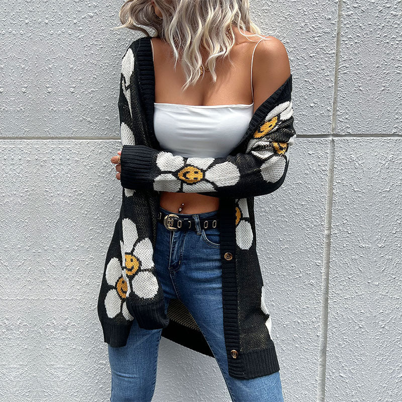 Damen Oversize-Strickcardigan mit Margeriten-Intarsien, V‑Ausschnitt und Knopfleiste – Veloura