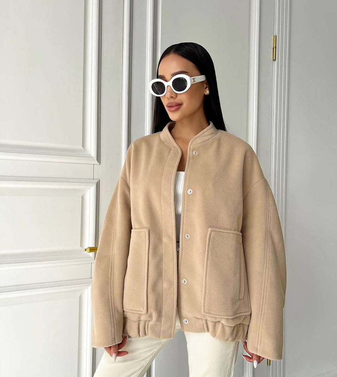 Damen Kurz geschnittener kastiger Wollmix-Blouson mit Druckknopfleiste und aufgesetzten Taschen Echoarchiv