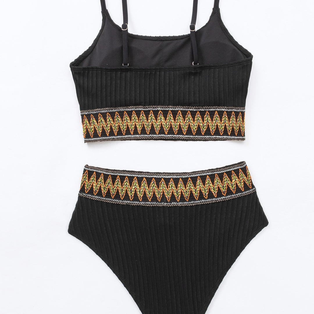 Damen Bikini-Set mit figurbetonendem Rippenmuster und buntem Elastikbund Echo Archiv