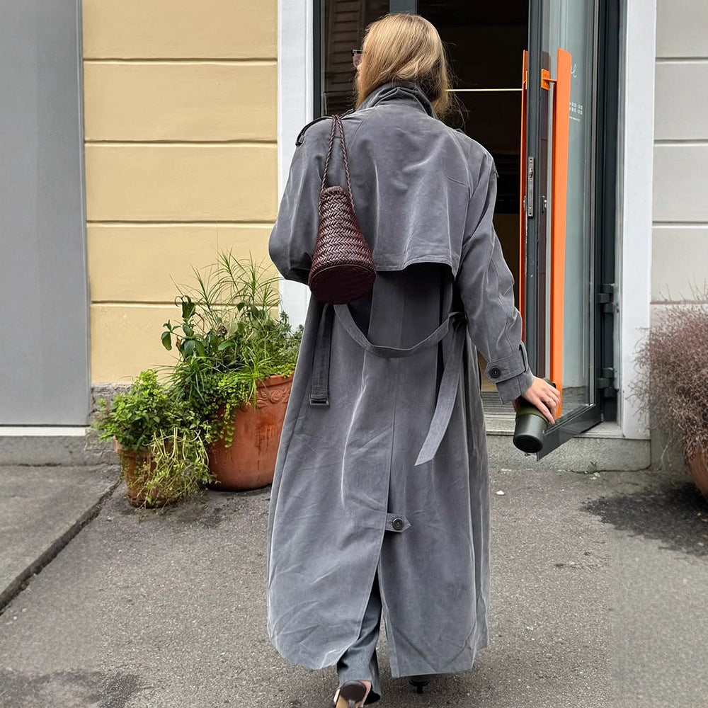 Damen Maxilanger Oversize-Trenchcoat aus softem Velours mit Schulterpatten und doppelreihiger Knopfleiste Echoarchiv