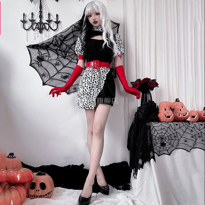 Damen Verführerisches Halloween Kostüm mit Leopardenmuster und langem Umhang Echo Archiv