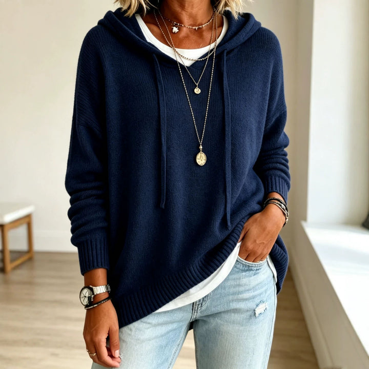 Damen Oversize Kapuzenpullover aus weichem Feinstrick mit Zier‑V‑Ausschnitt – Auréline