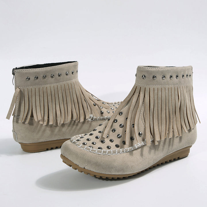 Damen Fransen‑Ankleboots im Mokassinstil mit Nieten und Rückenreißverschluss – Varelle