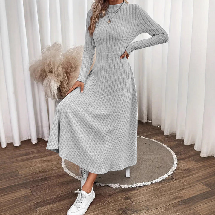 Damen Geripptes Strickmidikleid mit hohem Stehkragen und taillierter A-Linie – Élara