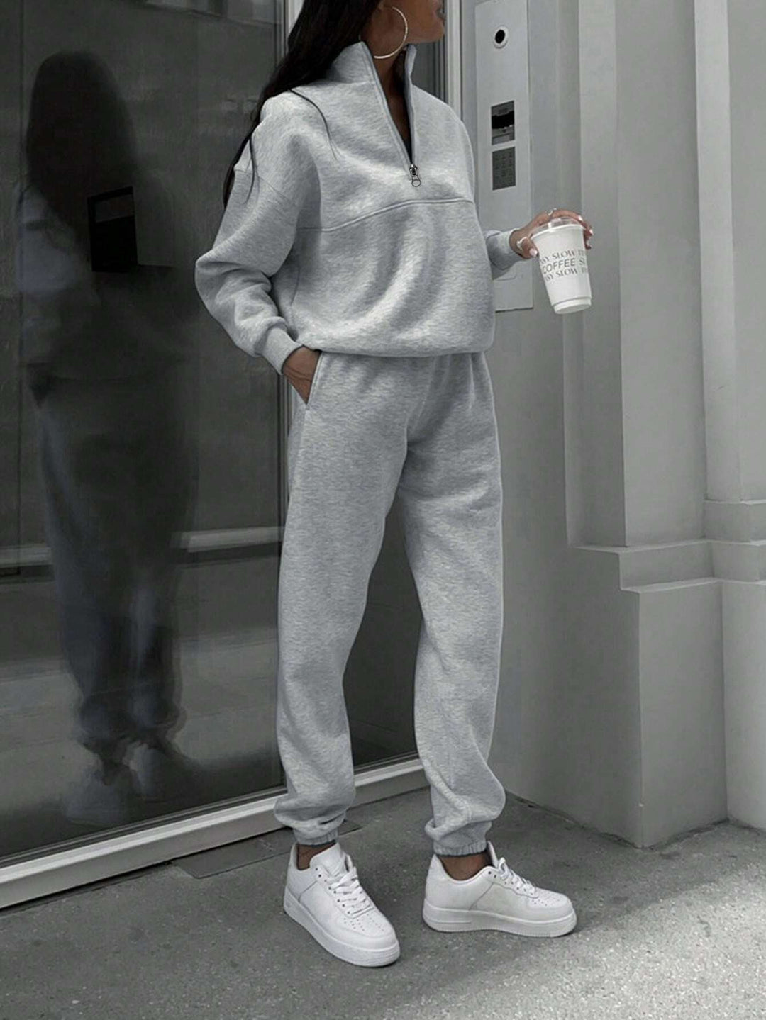 Damen Oversize Sweat-Set mit halbem Reißverschluss, Stehkragen und lässiger Jogginghose Echo Archiv
