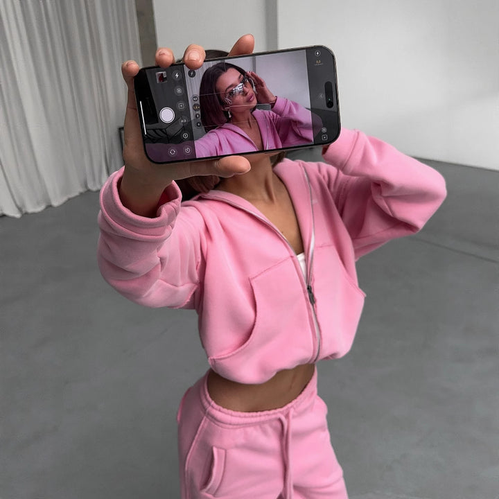Damen oversized kurz geschnittener Kapuzenpullover und hochtaillierte Jogginghose Set aus Bio-Baumwollfleece – Auréline
