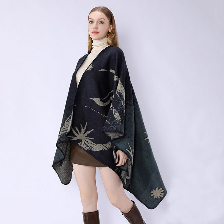 Damen Überschnittenes Jacquard‑Wickelcape aus feinem Strick mit asymmetrischem Saum – Veloura