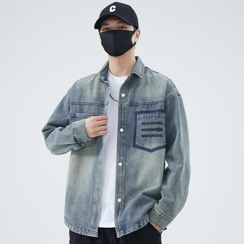 Herren Jeanshemd mit modernem Design und einzigartigen Schriftzügen Echoarchiv