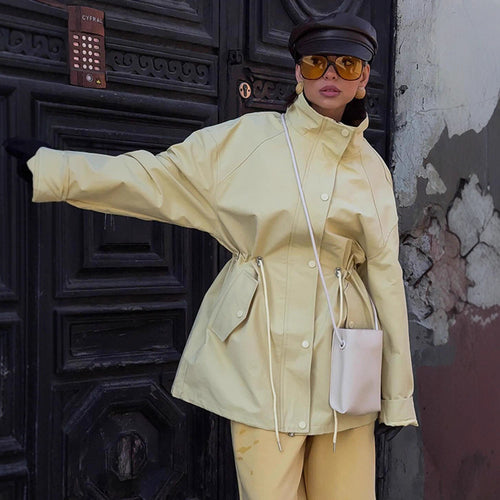 Damen Oversize Regenjacke mit Tunnelzug-Taillierung, hohem Stehkragen & Pattentaschen Echoarchiv