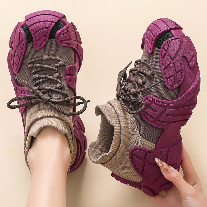 Herren nan massiver Sneaker mit sockenähnlichem Strickschaft, geformten Gummiapplikationen und griffiger Profilsohle Echo Archiv