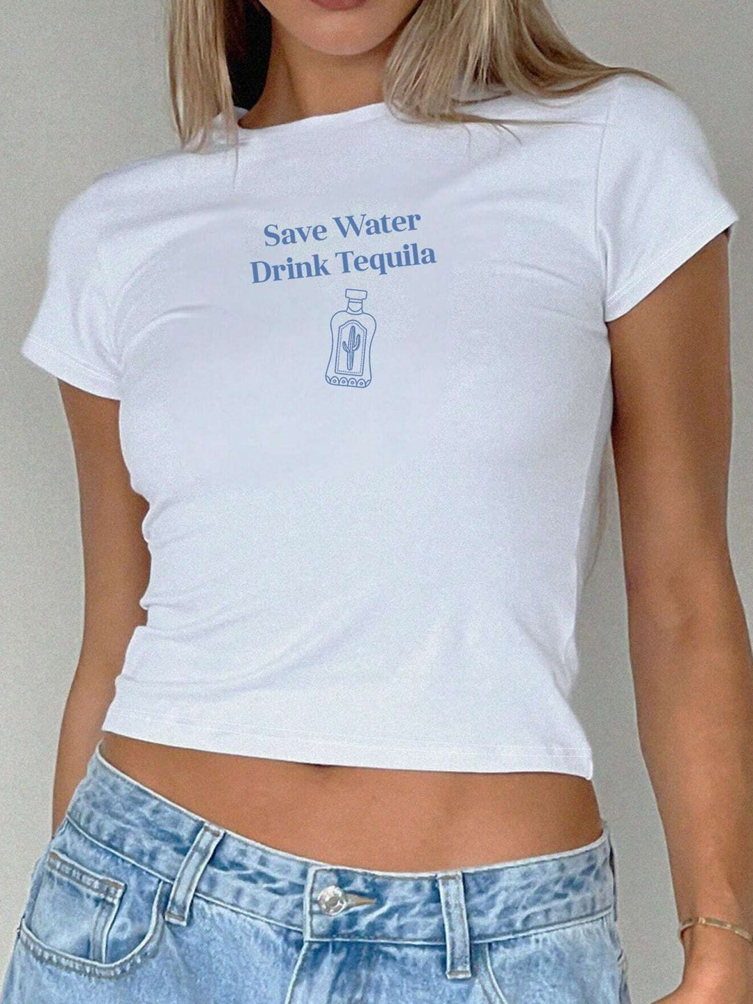 Damen Crop-T-Shirt mit künstlerischem Statementdruck Echo Archiv
