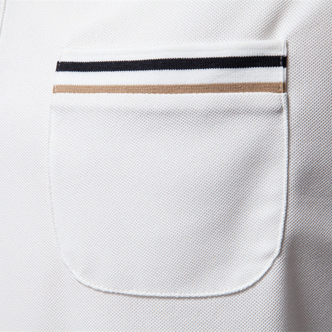 Herren nan modernes Poloshirt mit aufgesetzter Brusttasche und Kontrastbesatz am Polokragen Echo Archiv