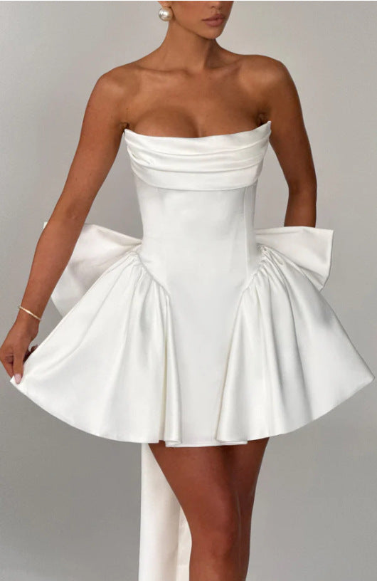 Damen Bandeau Cocktailkleid mit fließendem Rock und schwingendem Saum Echo Archiv