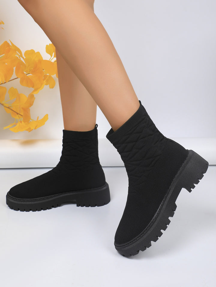 Damen Strick-Sockenboots mit geometrischer Stepp-Optik und klobiger Lug-Sohle Echoarchiv