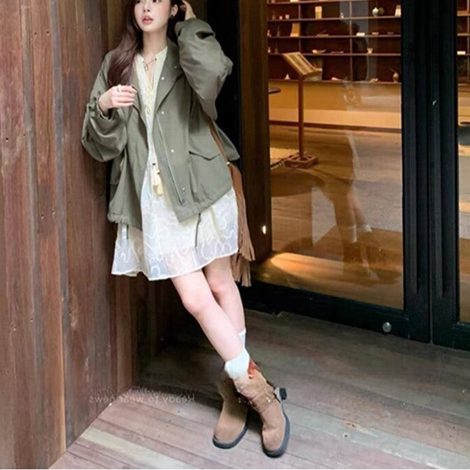Damen Boxy-Kurzjacke im Oversize-Schnitt mit Stehkragen, Tunnelzugsaum und Klappentaschen Echoarchiv