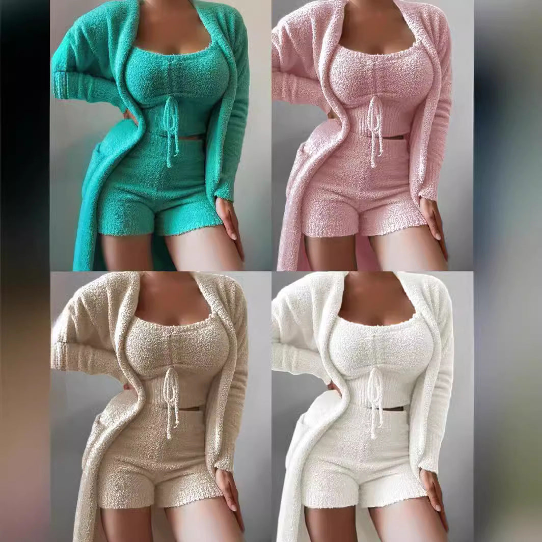 Damen nan luxuriöses Teddy-Fleece Lounge-Set mit Longcardigan, gerafftem Cropped-Bustier und Highwaist-Hose Echo Archiv