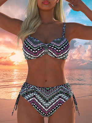 Damen Bikini-Set mit stilvollem Karomuster und goldfarbenen Akzenten Echoarchiv