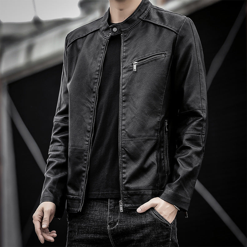 Herren Slim-Fit Kunstleder-Motojacke mit Stehkragen und Reißverschlussdetails Echoarchiv
