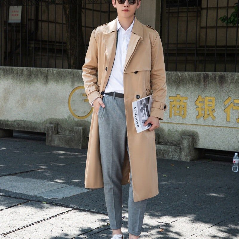 Herren langer doppelreihiger Trenchcoat mit Sturmklappe und D-Ring-Details Echoarchiv
