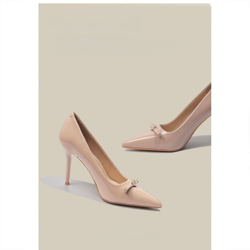 Damen Spitz zulaufende Lack‑Pumps mit hohem Stiletto‑Absatz und Kristall‑Schleifenapplikation – Lioré