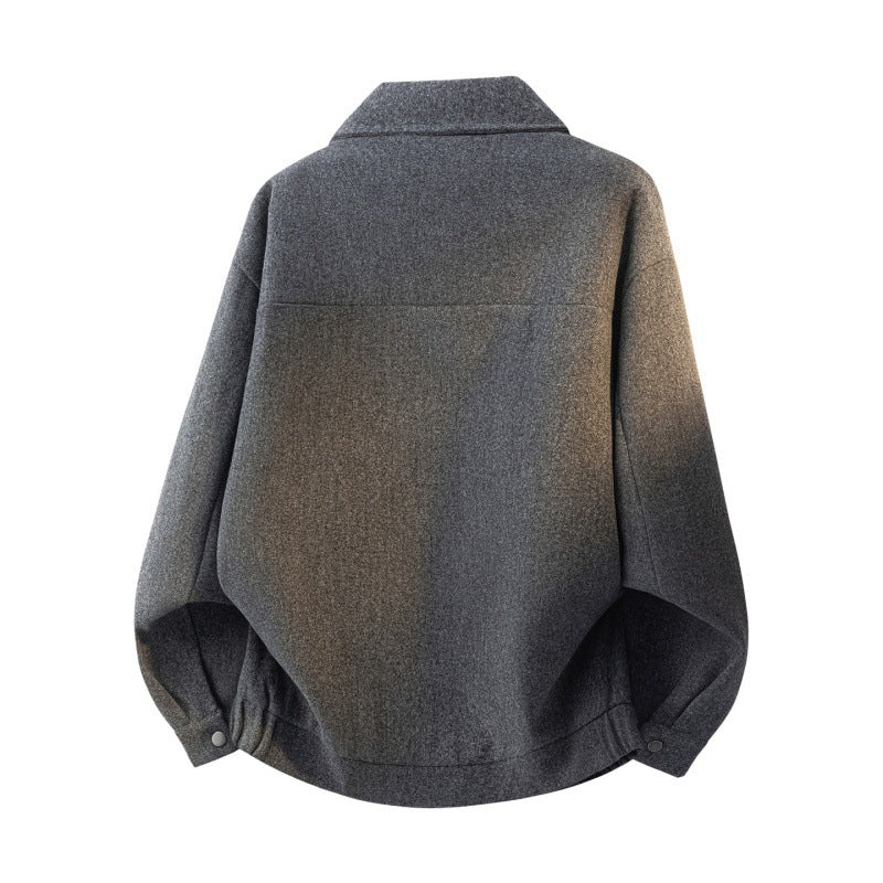 Herren Boxy Kurzjacke im College‑Stil mit Druckknopfleiste und geripptem Saum Echoarchiv