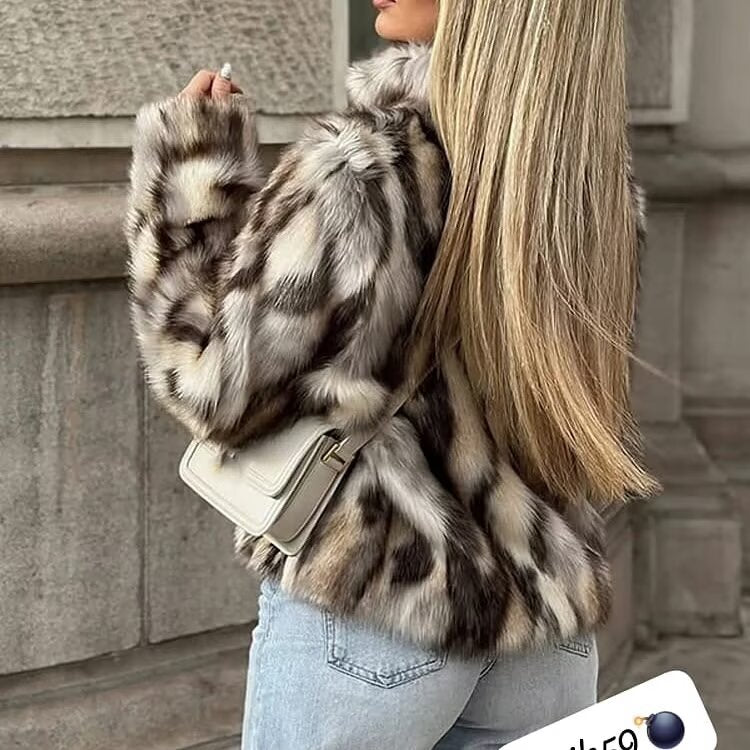 Damen Kurze Kunstfelljacke mit voluminöser Pelzoptik, kastiger Silhouette und Eingrifftaschen Echo Archiv