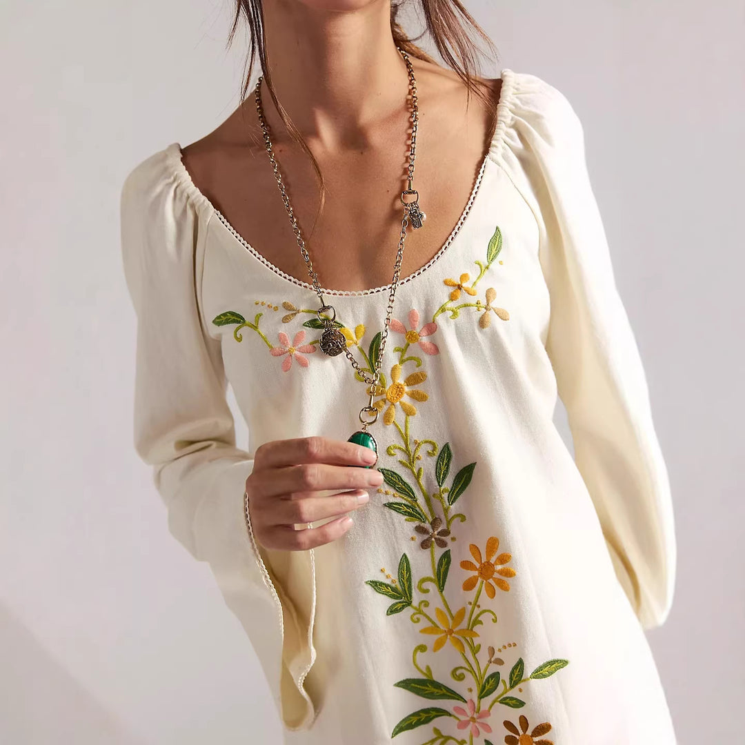 Damen Blusenkleid mit floralen Stickereien und weit ausgestellten Ärmeln Echo Archiv