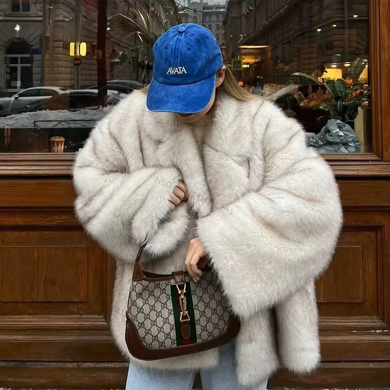 Damen Kurzer luxuriöser Kunstpelzmantel mit voluminösem Schalkragen und Boxy‑Silhouette Echo Archiv