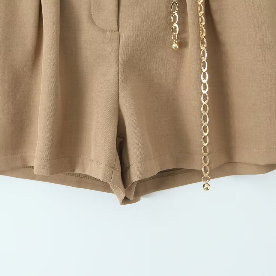 Damen Chice Shorts mit eleganter Kette und hochgeschnittenem Bund Echo Archiv