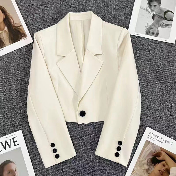 Damen nan kurzer taillierter Blazer mit markantem Revers und Ein-Knopf-Verschluss Echo Archiv