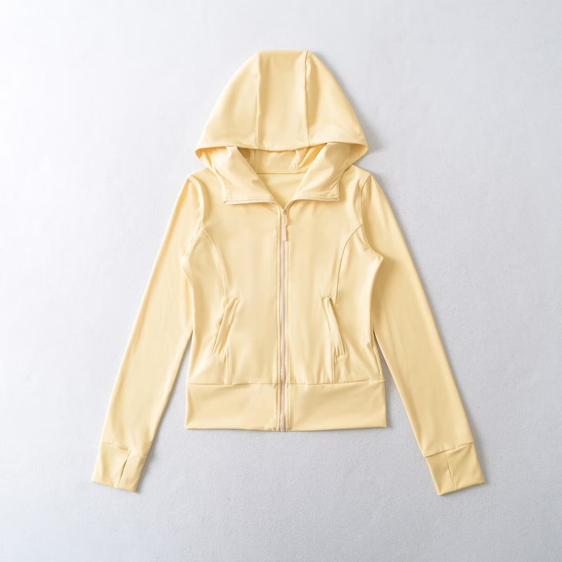 Damen Kapuzen-Sportjacke mit durchgehendem Reißverschluss, taillierter Passform und integrierten Reißverschlusstaschen Echoarchiv