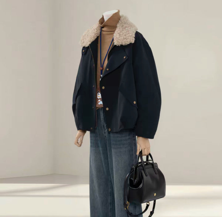 Damen Kurze Oversize-Bomberjacke mit Teddykragen und Druckknopfdetails Echoarchiv