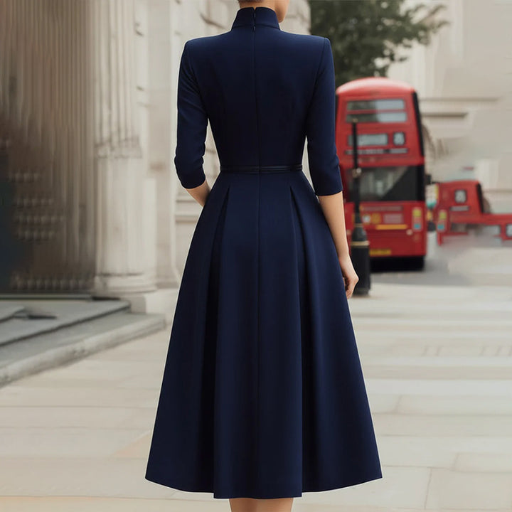 Damen Stilvolles Maxikleid mit tailliertem Schnitt Echo Archiv