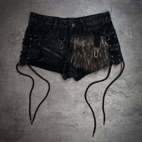 Damen Modische Denim-Shorts mit einzigartigen Lacing-Details und Kunstfell-Applikation Echo Archiv