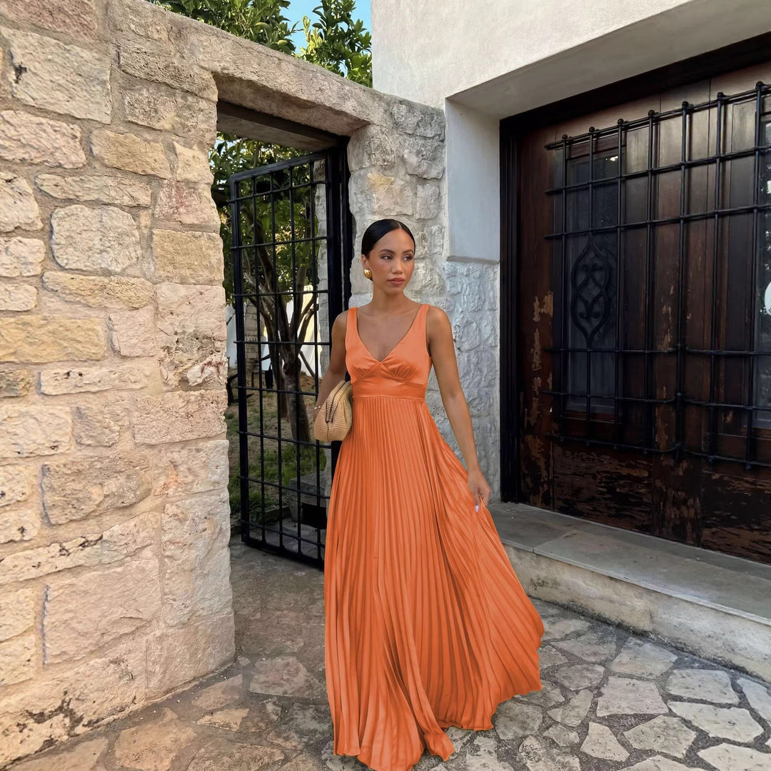 Damen Plisseekleid mit tiefem V-Ausschnitt und eleganter Silhouette Echoarchiv