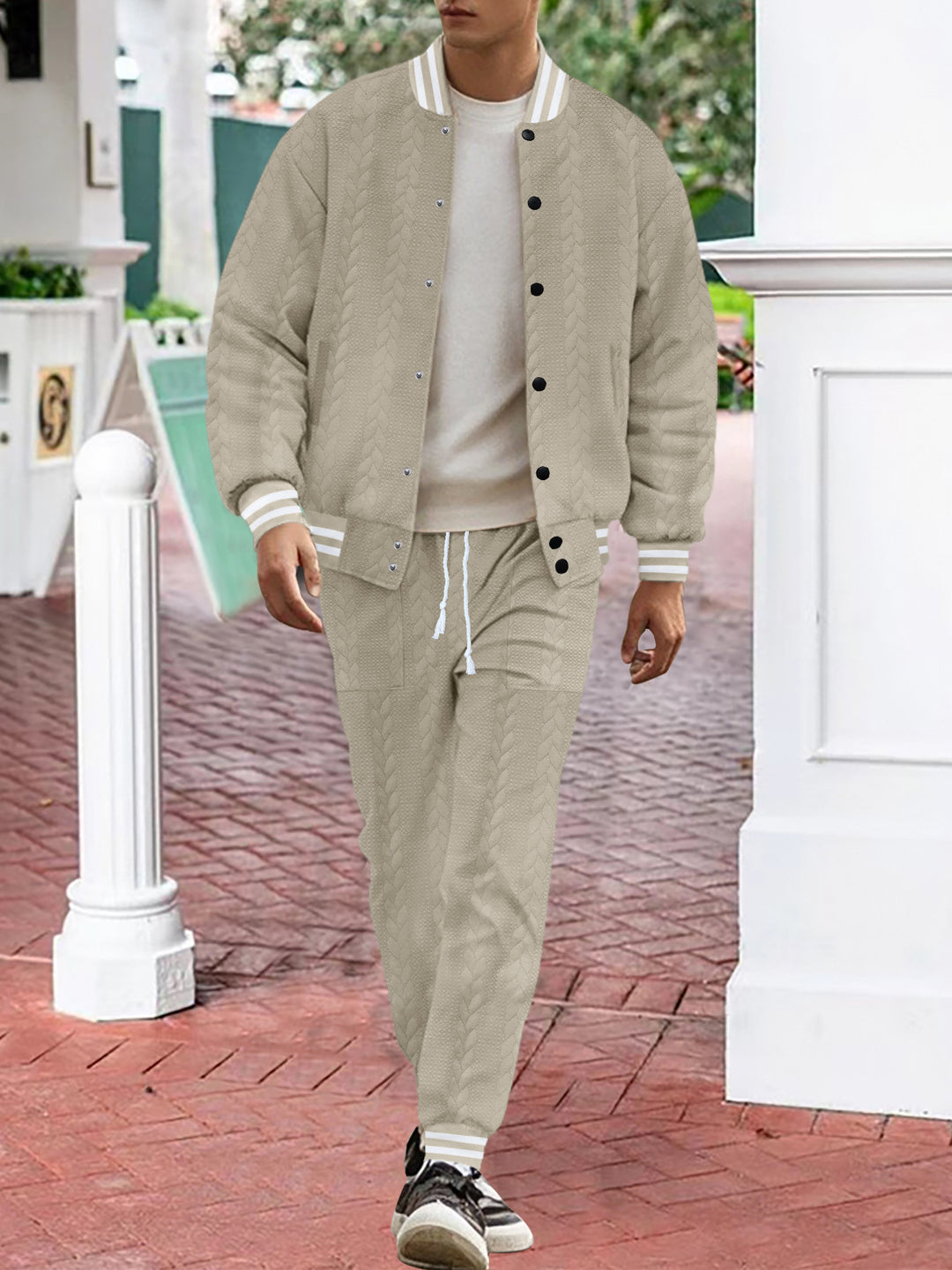 Herren lässiger Strick-Collegejacke mit modernem Design und bequemen Details Echoarchiv